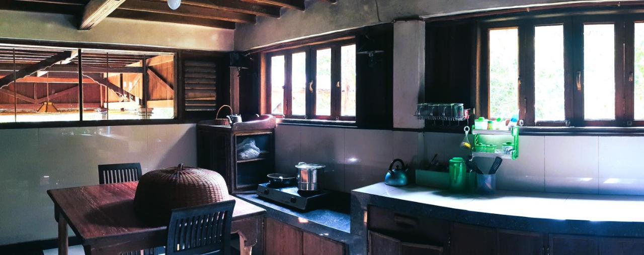 Happy Ria Homestay & Guesthouse Bukit Lawang Esterno foto